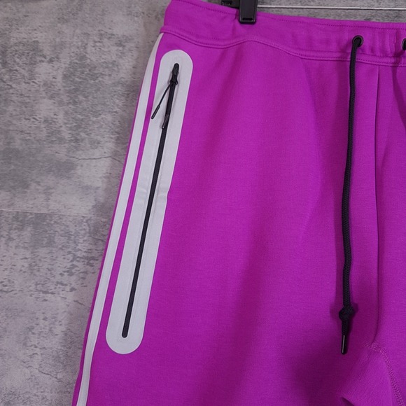 NIKE Tech Fleece Reflective Joggers Mens Size XL Purple Berry Black FZ0762-505 - Picture 3 of 7